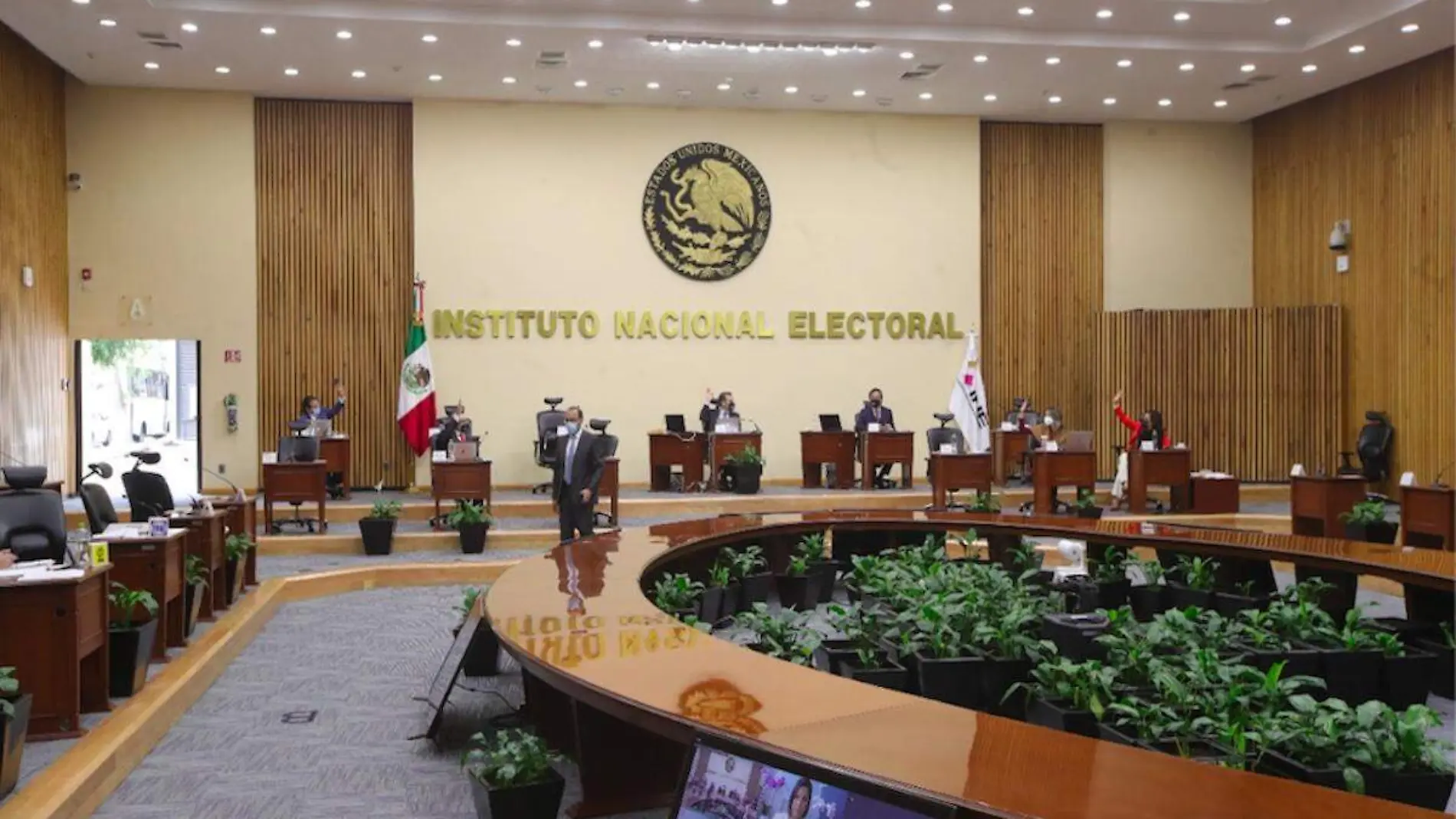 INE impone multa de más de 680 millones de pesos a partidos políticos